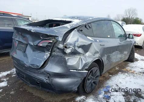 2024 Tesla Model Y Long Range Dual Motor All-Wheel Drive из США, поврежденный, VIN 7SAYGAEE0RF202542